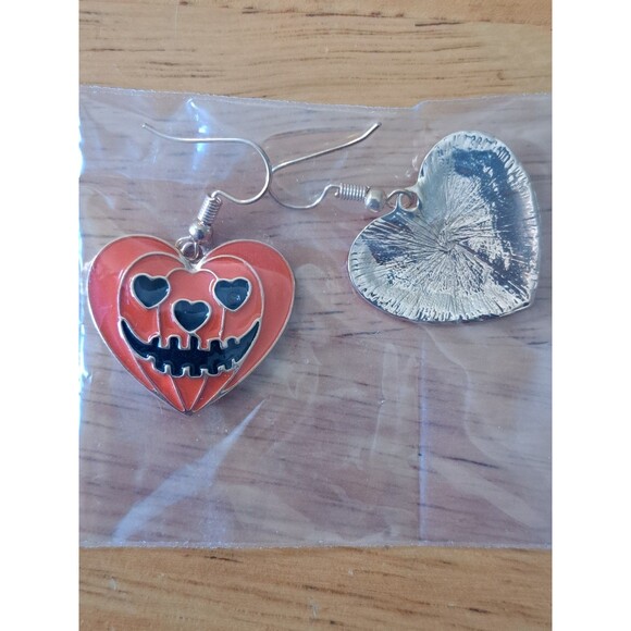 Vampire Diaries Charm Bracelet & 2 Pairs Halloween Earrings (Spiders, Pumpkins) - Picture 5 of 6